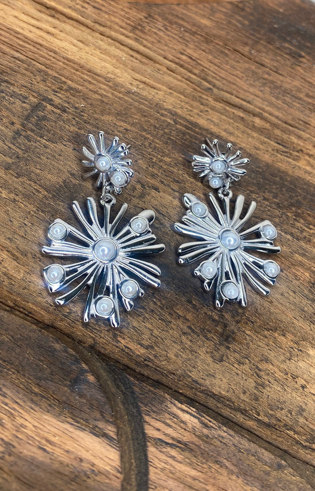 Hanging Earrings With Pearls - Silver Plated