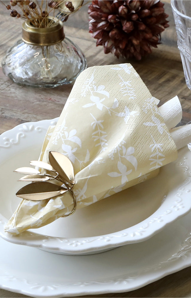 Napkin w/flowers & leaves - honey