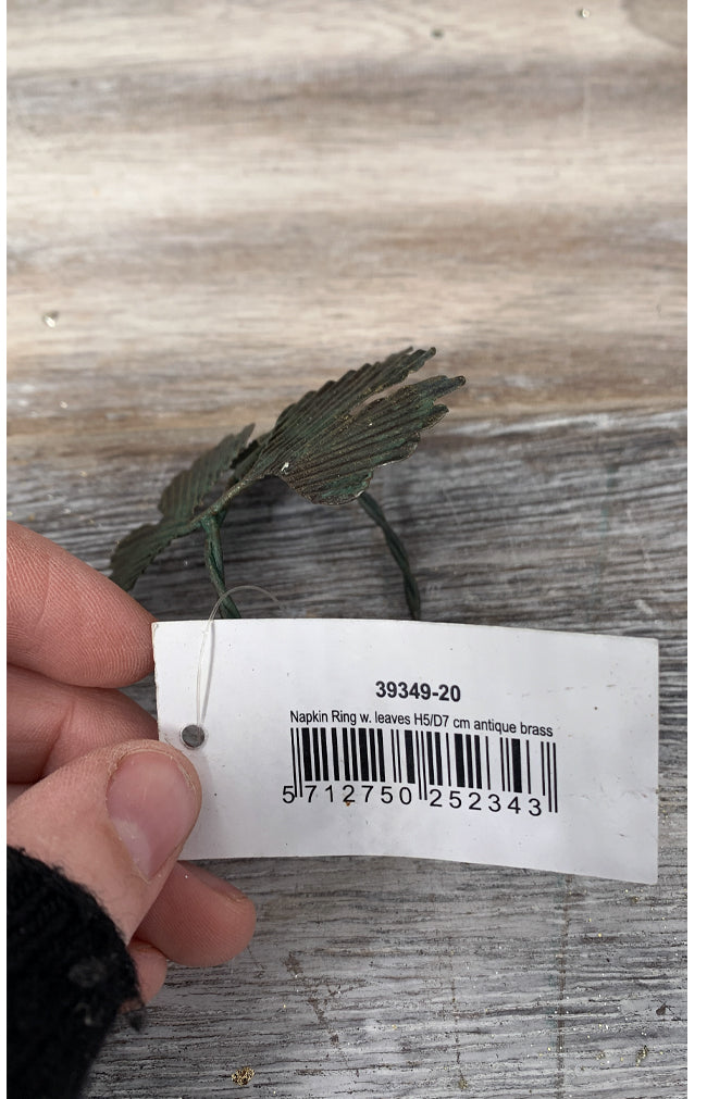 Antique Leaves Napkin Ring