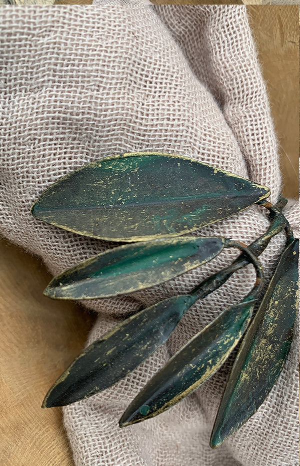Small Antique Leaves Napkin Ring