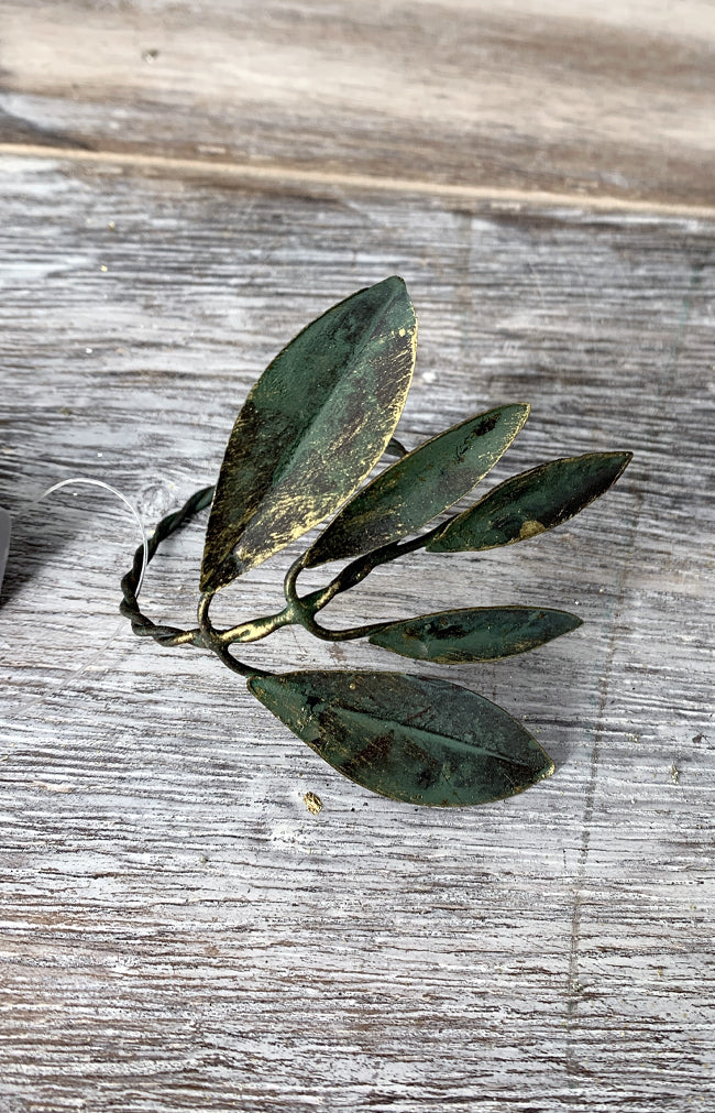 Small Antique Leaves Napkin Ring