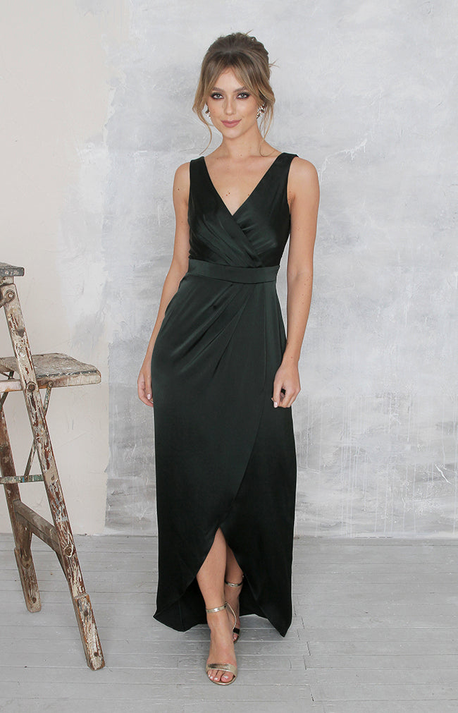One of Folkster's dark green bridesmaid dresses